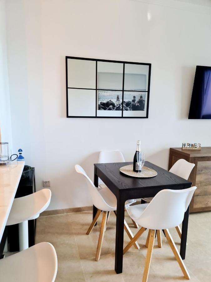 Seaside Serenity - Stylish Apartment With Spectacular Views มานิลบา ภายนอก รูปภาพ