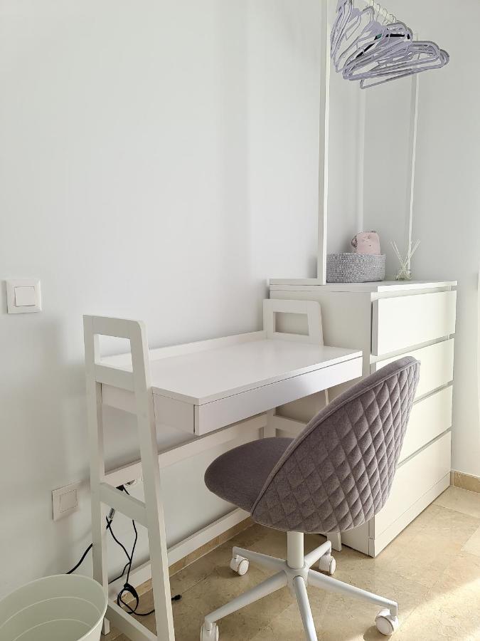 Seaside Serenity - Stylish Apartment With Spectacular Views มานิลบา ภายนอก รูปภาพ