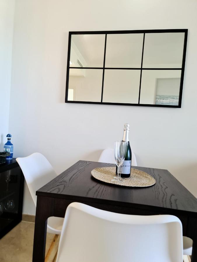 Seaside Serenity - Stylish Apartment With Spectacular Views มานิลบา ภายนอก รูปภาพ
