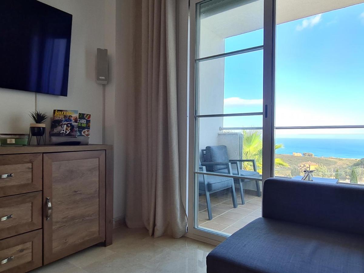 Seaside Serenity - Stylish Apartment With Spectacular Views มานิลบา ภายนอก รูปภาพ