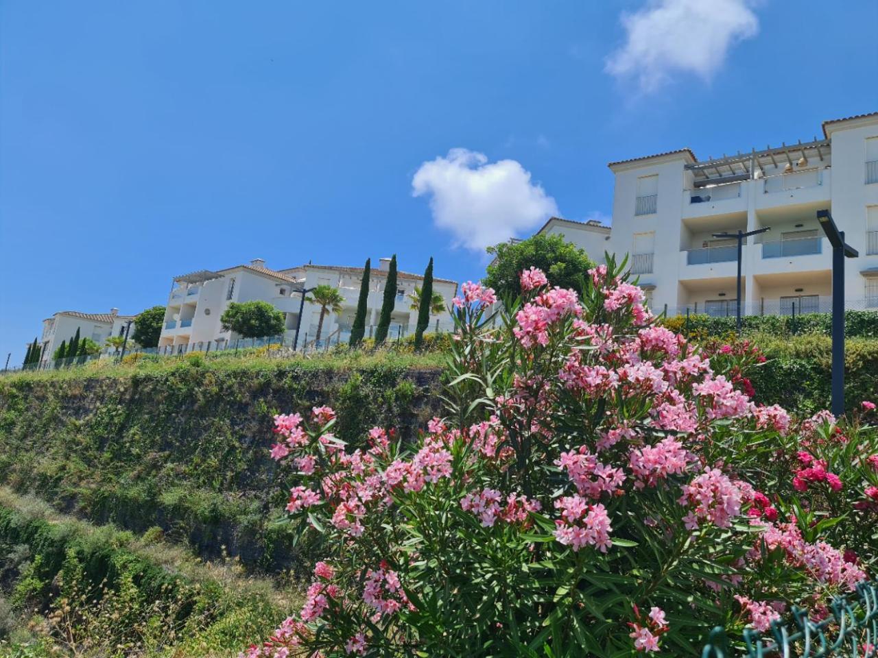 Seaside Serenity - Stylish Apartment With Spectacular Views มานิลบา ภายนอก รูปภาพ