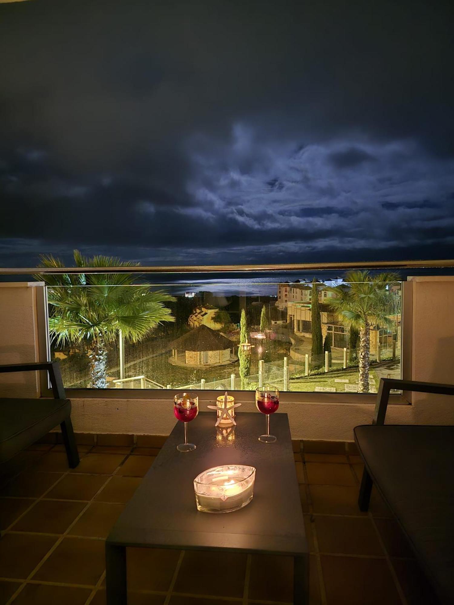 Seaside Serenity - Stylish Apartment With Spectacular Views มานิลบา ภายนอก รูปภาพ