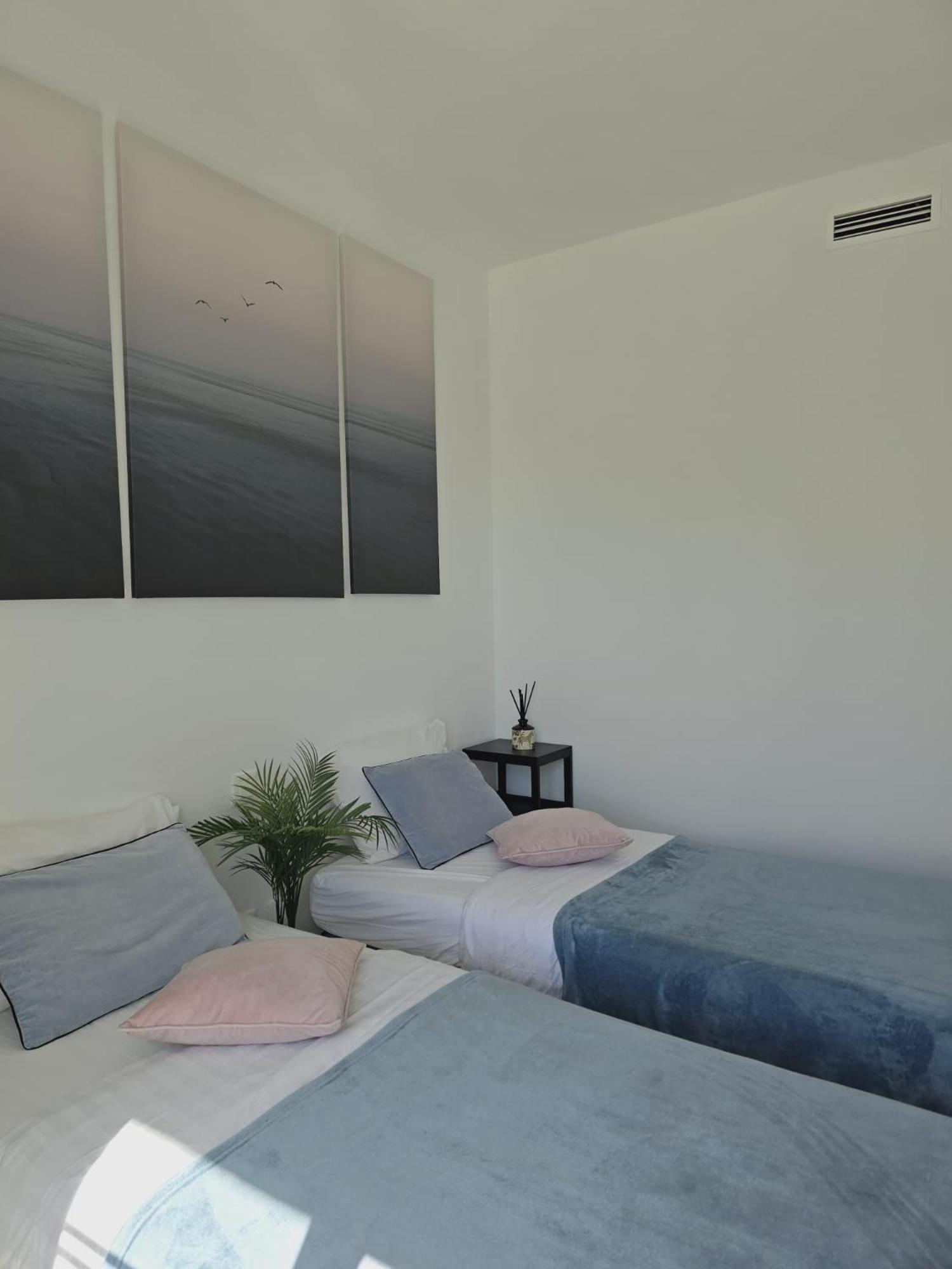 Seaside Serenity - Stylish Apartment With Spectacular Views มานิลบา ภายนอก รูปภาพ